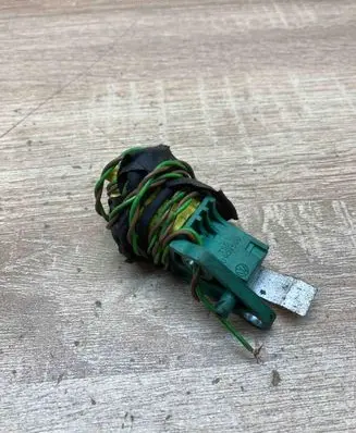 Seat Leon (1P) Airbag deployment crash/impact sensor 3C0909606 WithPlug