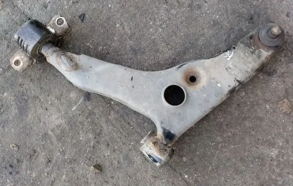 Mitsubishi Space Star Front lower control arm/wishbone