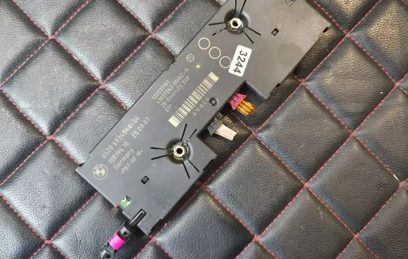 BMW 3 E90 E91 Aerial antenna amplifier 6934846 920037101 10819610