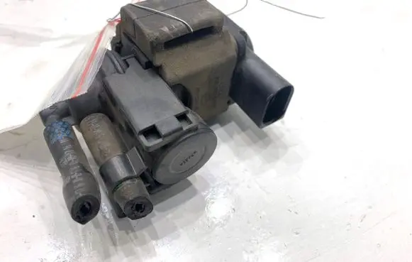 Audi A6 S6 C7 4G Fuel pressure regulator 059906629D