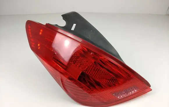 Peugeot 308 Rear/tail lights 9680425980