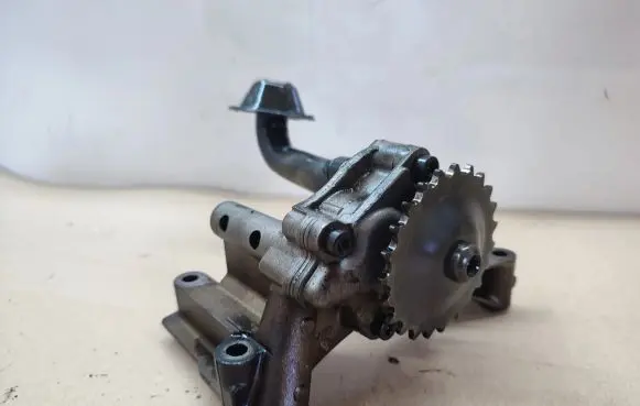 Volkswagen Touran I Oil pump 