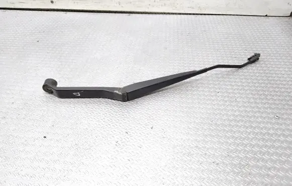 Suzuki Grand Vitara II Front wiper blade arm