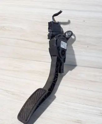 Ford Ecosport Accelerator throttle pedal 8V219F836AB C95YE04 6PV00951720