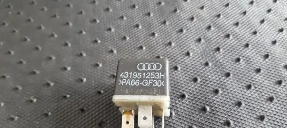 Volkswagen PASSAT B5 Other relay 431951253H