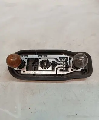 BMW 5 E39 Tail light bulb cover holder 399375