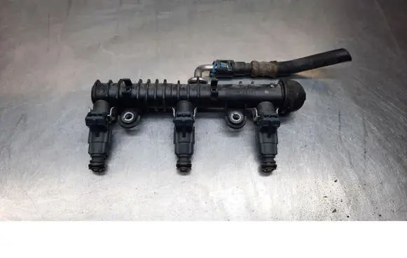 Opel Corsa C Fuel injector supply line/pipe 0280151075