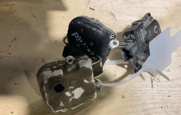 Nissan Pathfinder R51 Heater blower fan relay 