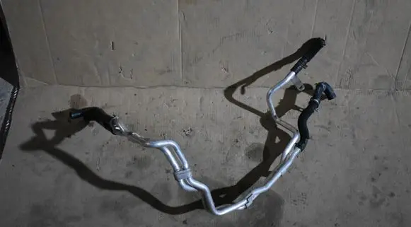 Porsche Cayenne (9Y0 9Y3) Engine coolant pipe/hose