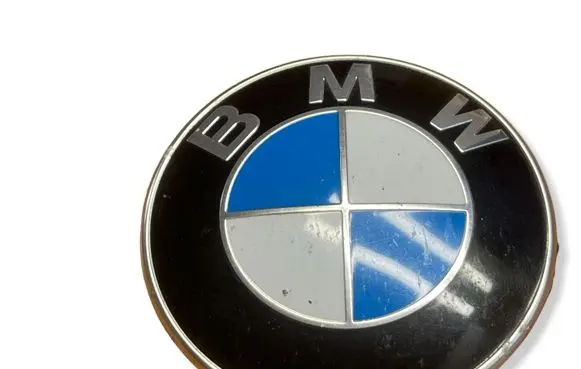BMW 1 E82 E88 Manufacturer badge logo/emblem 813237504
