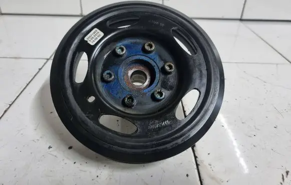 Opel Astra J Crankshaft pulley 55571403