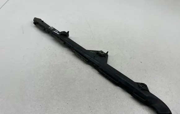 Rear bumper mounting bracket