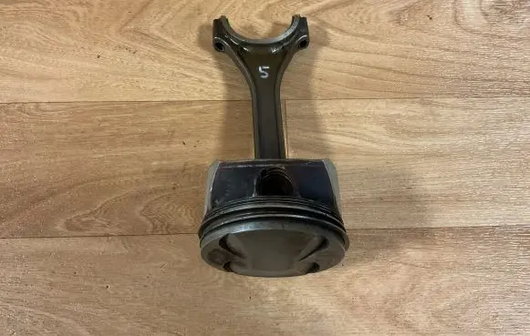 Audi A6 S6 C6 4F Piston with connecting rod 81L109