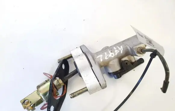 Toyota RAV 4 (XA20) Clutch master cylinder