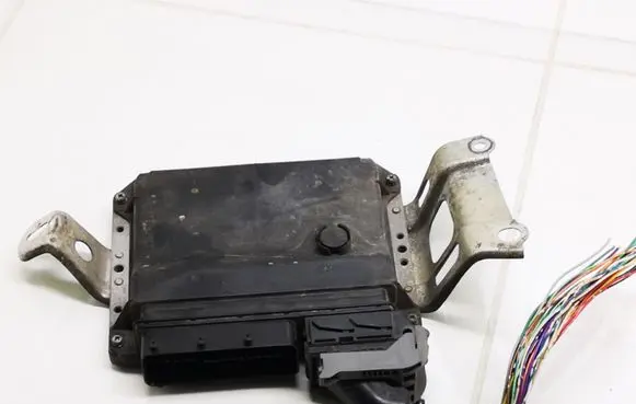 Toyota Yaris Engine control unit/module 896610D310 2751002494