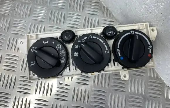Toyota Avensis T220 Climate control unit 5590005091 MB1465700540