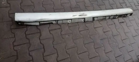 Front sill (body part)