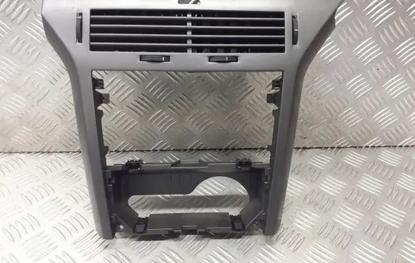 Opel Astra H Radio/GPS head unit trim 13141091