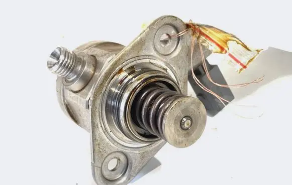 Skoda Octavia Mk3 (5E) Fuel injection high pressure pump 0261520573
