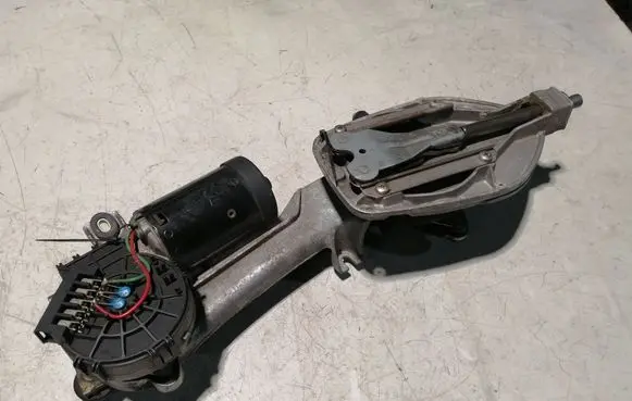 Front wiper linkage and motor