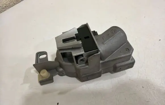Volvo S40 Steering wheel lock P30741403