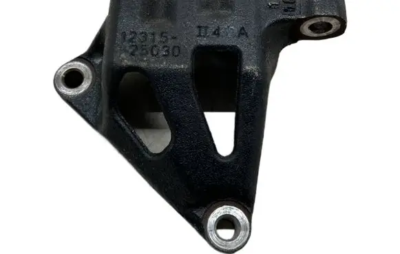 Toyota RAV 4 (XA50) Engine mounting bracket