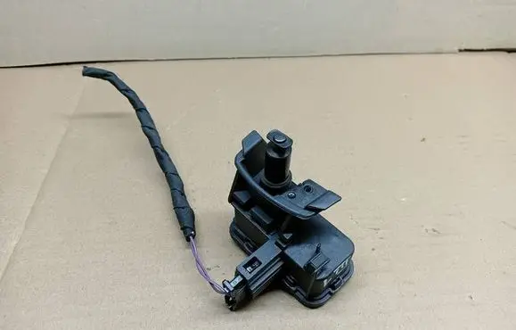 Seat Leon (5F) Fuel tank cap lock 7P0810773D 13085944 SG7MADE