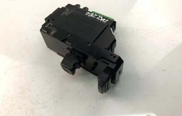 Volvo XC90 Electric window control switch 30746075