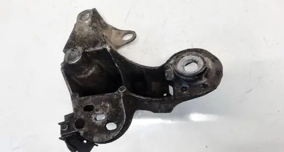 Audi A4 S4 B6 8E 8H Engine mounting bracket 8E0199352
