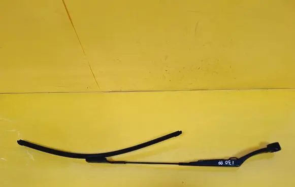Hyundai i30 Front wiper blade arm 