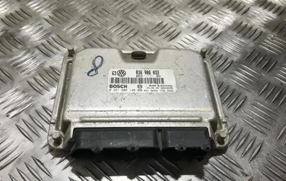 Volkswagen Golf IV Engine control unit/module 0261206140 3014