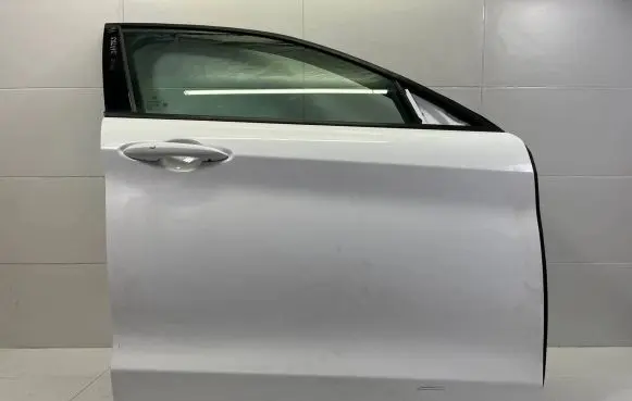 Alfa Romeo Stelvio Front door