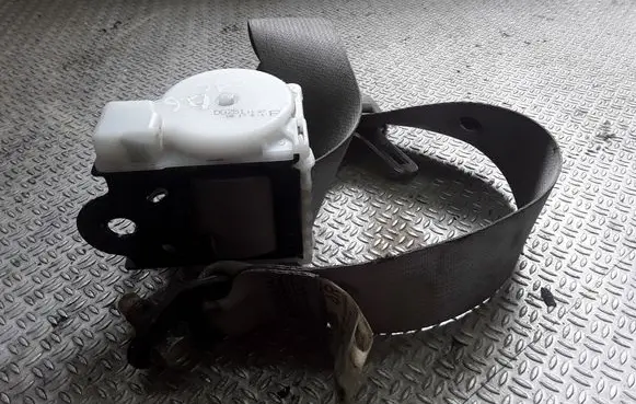 Nissan X-Trail T30 Rear seatbelt