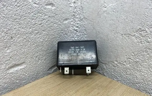 Volkswagen Golf IV Other relay 7M0941597 95VW13K043AA PA66GF20