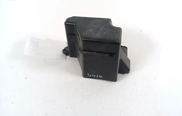 Opel Vivaro Fuse box cover 9811986380