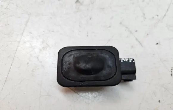Tailgate opening switch