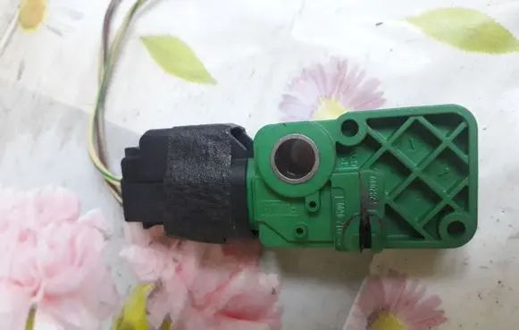 Volvo V50 Airbag deployment crash/impact sensor 30737138
