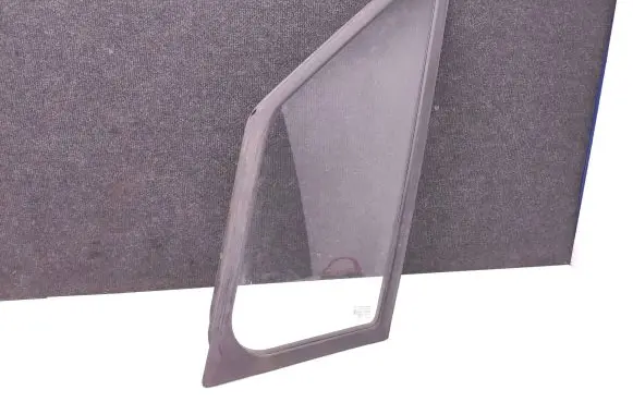 Mercedes-Benz Sprinter W906 Front door vent window glass four-door A9066711720