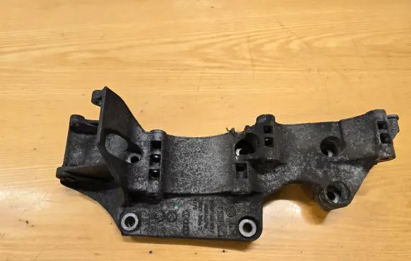 Volkswagen Caddy Generator/alternator bracket 045903143F 31842