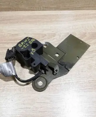 BMW 5 E39 Tailgate window lock/catch/latch 8355127