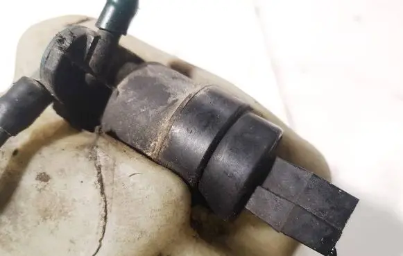 Opel Astra F Windscreen/windshield washer pump 