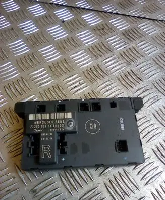 Mercedes-Benz C W203 Door control unit/module 2038201485