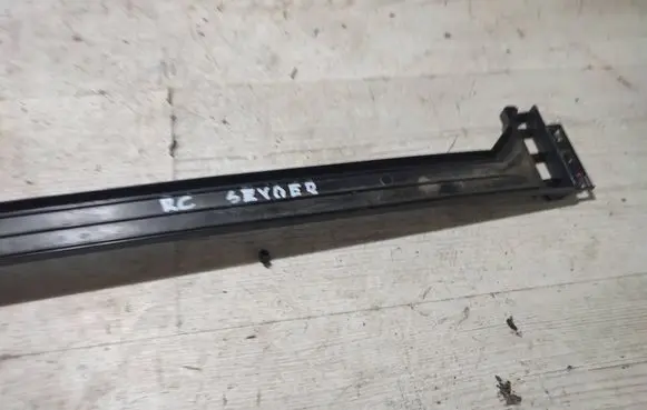 Lexus RC Rain gutter 