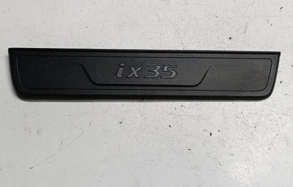 Front sill trim cover