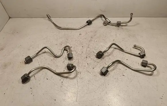Nissan Qashqai Fuel injector supply line/pipe 