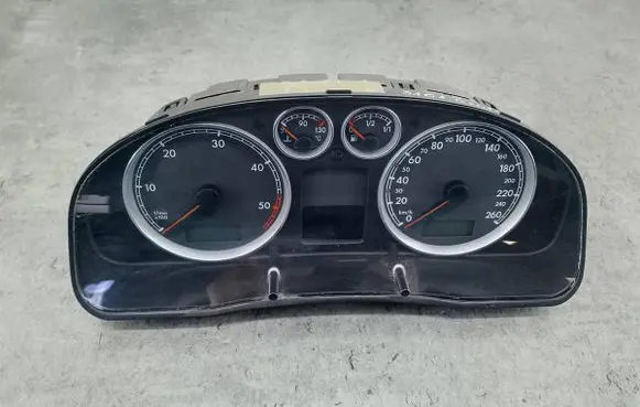 Volkswagen PASSAT B5.5 Speedometer (instrument cluster) 3B0920829A