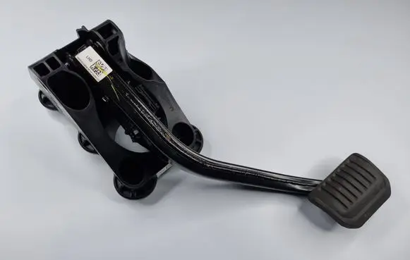 Jeep Grand Cherokee WL Brake pedal 68360646AA P68360646AA