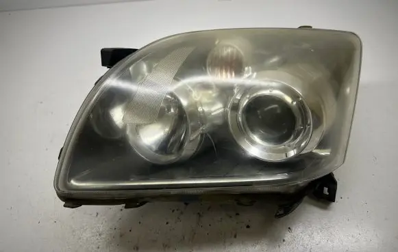 Toyota Avensis T250 Headlight/headlamp