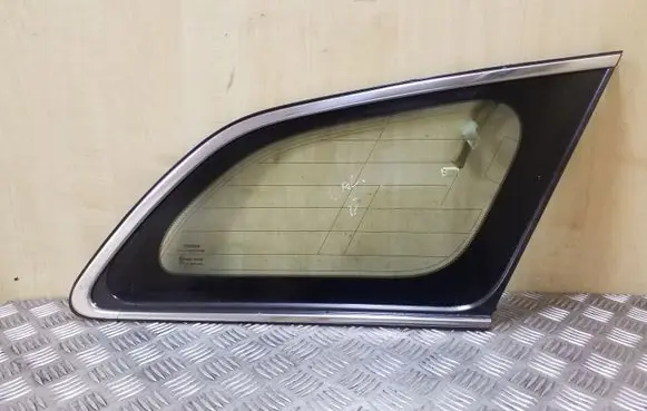 Toyota Avensis T270 Rear side window