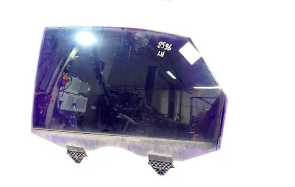 Audi A8 S8 D3 4E Front door window glass four-door 